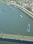 Auf dem Rhein ist viel Verkehr